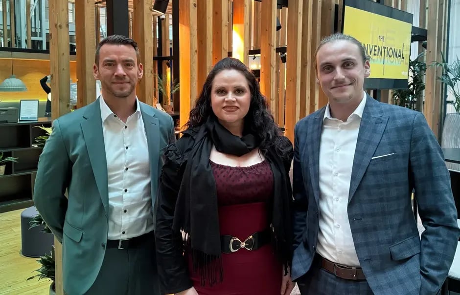Matthias Herteux, Daniela Gröbel-Becker und Lennart Martin von der Safety Line Security & Service GmbH bei der Mitgliederversammlung des BVMS 2025 in Düsseldorf.