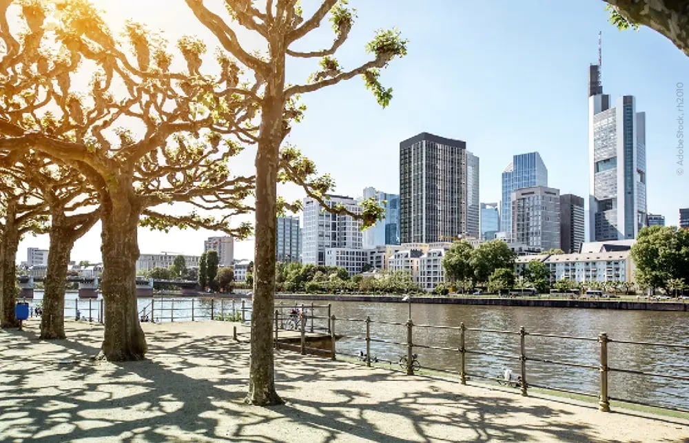 Hochhäuser im Finanzdistrikt und Bankenviertel Skyline Sicherheit durch die Safety Line Security und Service GmbH